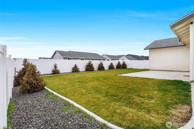 1313 W Polo Ridge Drive, Moses Lake, WA 98837