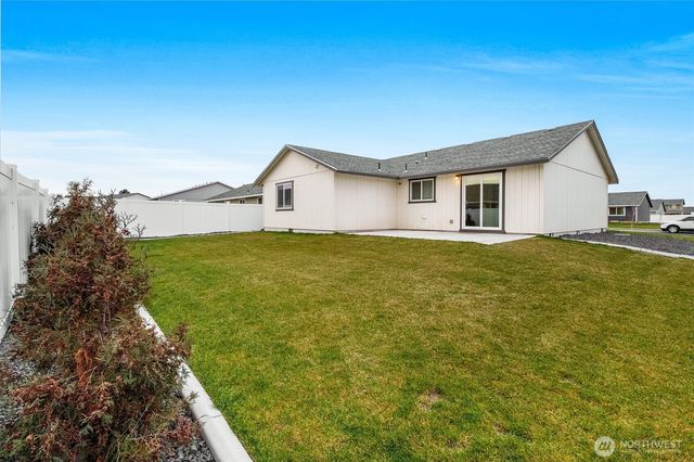 1313 W Polo Ridge Drive, Moses Lake, WA 98837