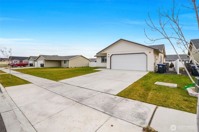 1313 W Polo Ridge Drive, Moses Lake, WA 98837