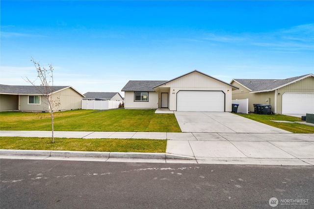 1313 W Polo Ridge Drive, Moses Lake, WA 98837
