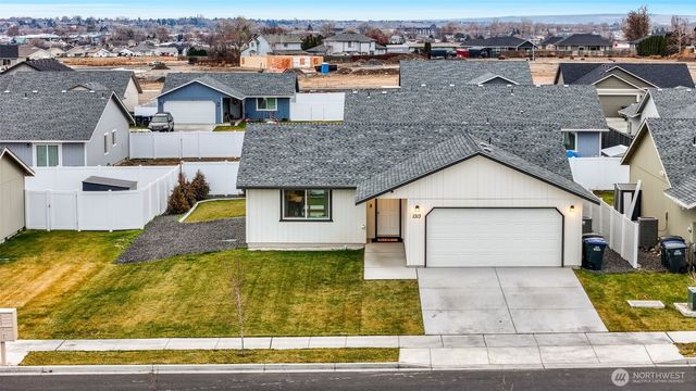 1313 W Polo Ridge Drive, Moses Lake, WA 98837