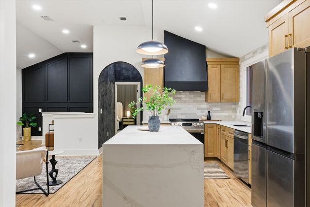 2505 Shadow Ln, Nashville, TN 37216