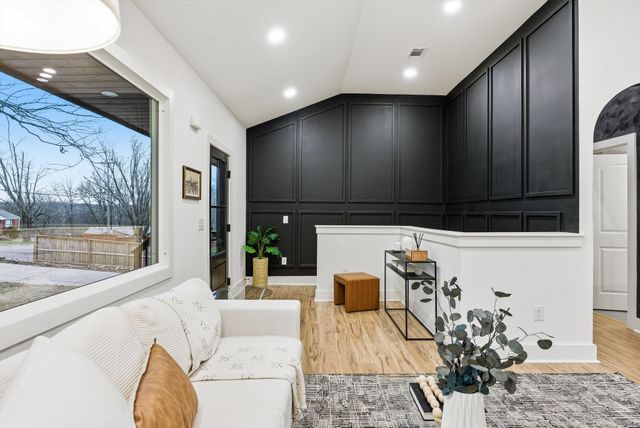 2505 Shadow Ln, Nashville, TN 37216