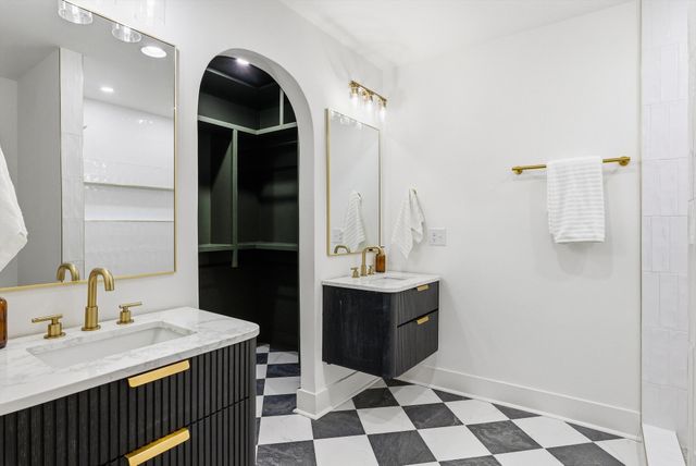 2505 Shadow Ln, Nashville, TN 37216