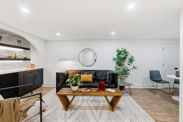 2505 Shadow Ln, Nashville, TN 37216