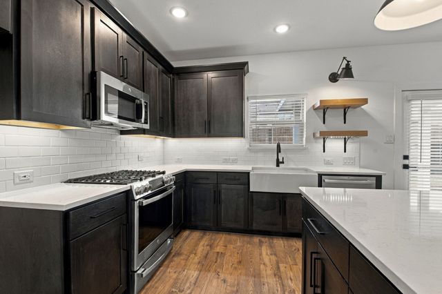 604 Brook View Drive, Van Alstyne, TX 75495