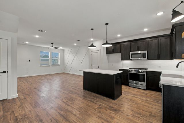 604 Brook View Drive, Van Alstyne, TX 75495