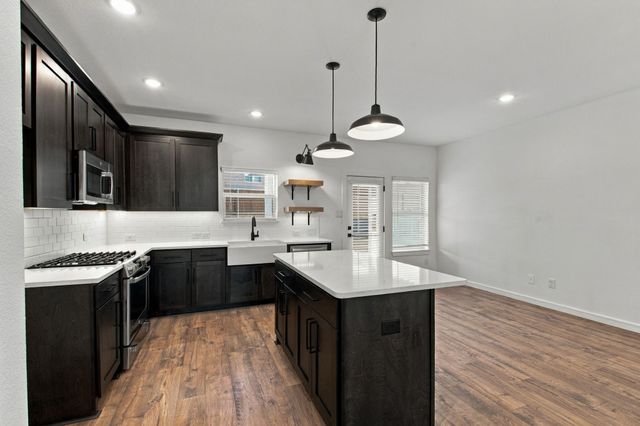 604 Brook View Drive, Van Alstyne, TX 75495