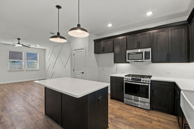 604 Brook View Drive, Van Alstyne, TX 75495