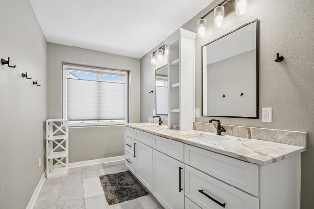 5757 Beechtree Drive, West Des Moines, IA 50266