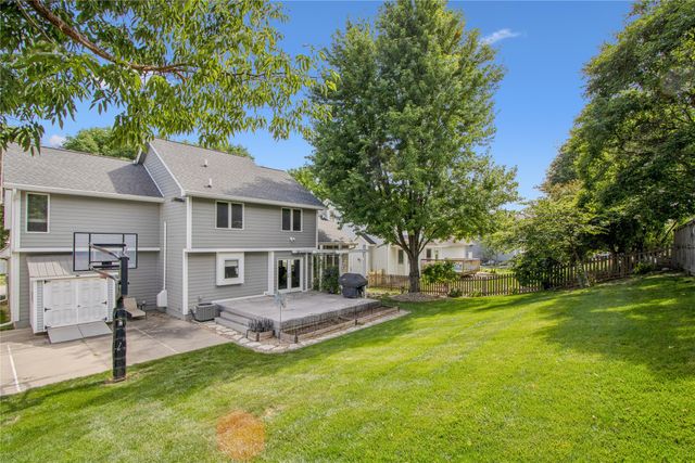 5757 Beechtree Drive, West Des Moines, IA 50266