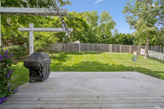 5757 Beechtree Drive, West Des Moines, IA 50266