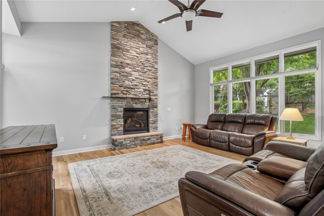 5757 Beechtree Drive, West Des Moines, IA 50266