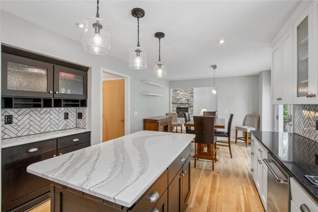 5757 Beechtree Drive, West Des Moines, IA 50266