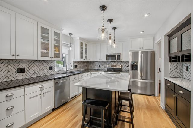 5757 Beechtree Drive, West Des Moines, IA 50266