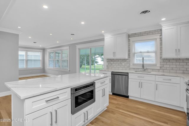 75 Brakenbury Drive, Toms River, NJ 08757