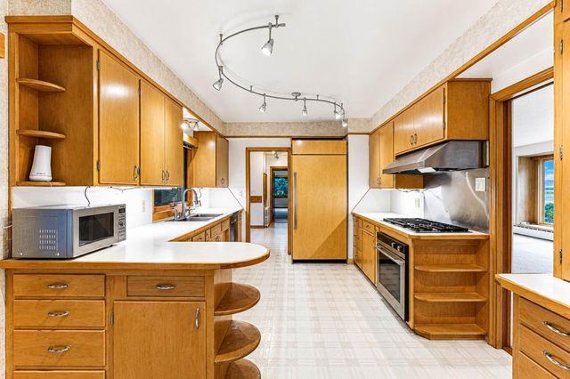 14 Mid Oaks Road, Roseville, MN 55113