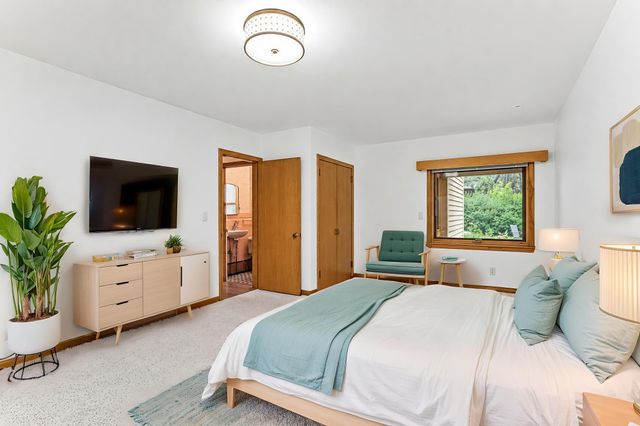 14 Mid Oaks Road, Roseville, MN 55113