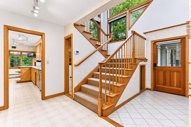 14 Mid Oaks Road, Roseville, MN 55113
