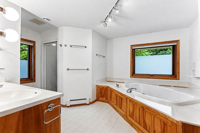14 Mid Oaks Road, Roseville, MN 55113