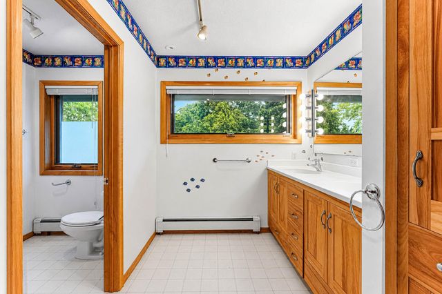 14 Mid Oaks Road, Roseville, MN 55113