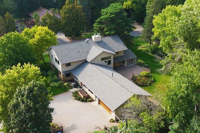 14 Mid Oaks Road, Roseville, MN 55113