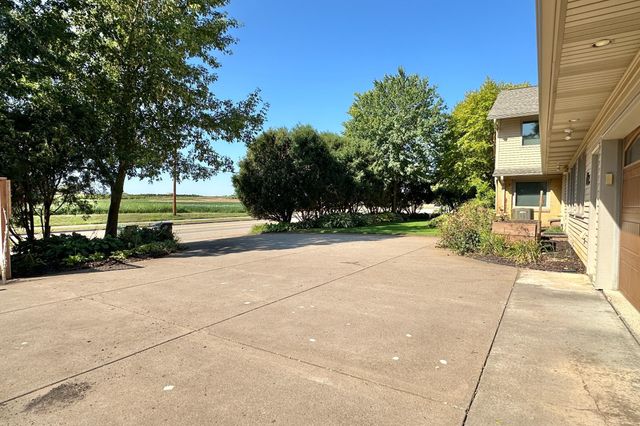 14 Mid Oaks Road, Roseville, MN 55113