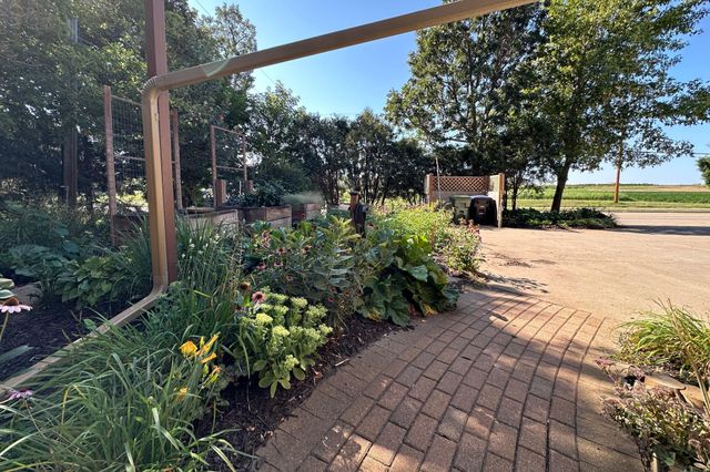 14 Mid Oaks Road, Roseville, MN 55113