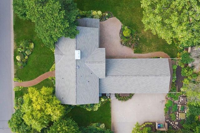 14 Mid Oaks Road, Roseville, MN 55113