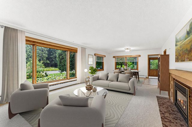 14 Mid Oaks Road, Roseville, MN 55113