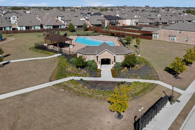 1717 Roadrunner Drive, Little Elm, TX 75068