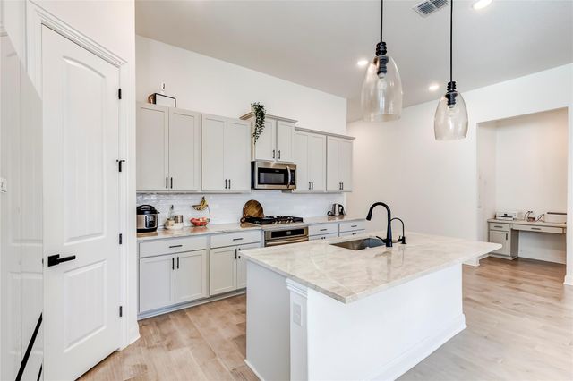 2824 Stone Branch DR, Leander, TX 78641