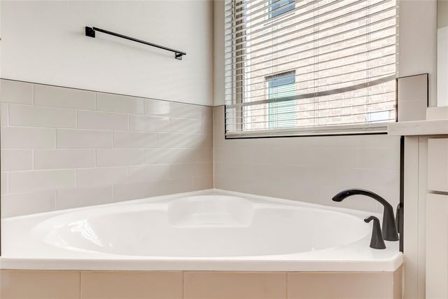 2824 Stone Branch DR, Leander, TX 78641