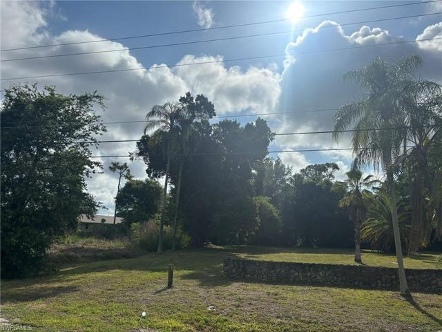 2948 Garden ST, North Fort Myers, FL 33917