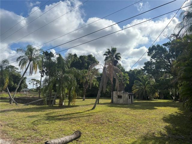 2948 Garden ST, North Fort Myers, FL 33917
