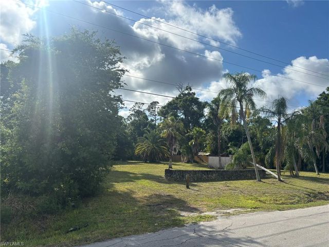 2948 Garden ST, North Fort Myers, FL 33917