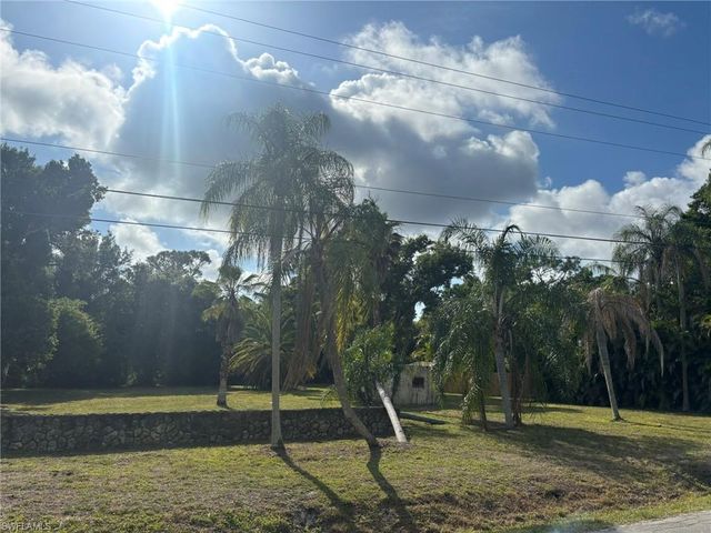 2948 Garden ST, North Fort Myers, FL 33917