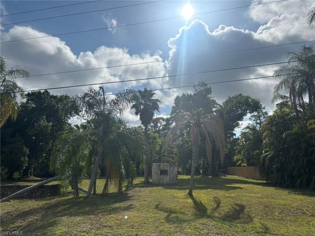 2948 Garden ST, North Fort Myers, FL 33917