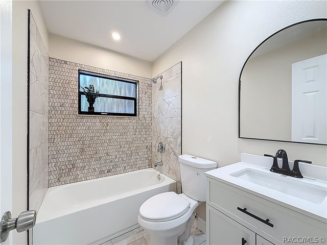 416 N Hourglass Terrace, Crystal River, FL 34429