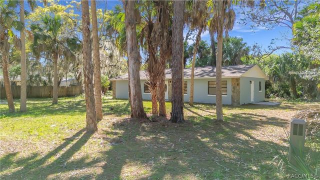 416 N Hourglass Terrace, Crystal River, FL 34429
