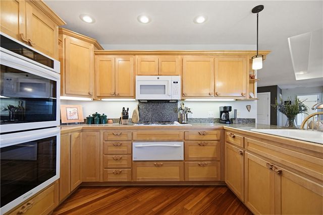 2 Quail-Run Drive, Holiday Island, AR 72631