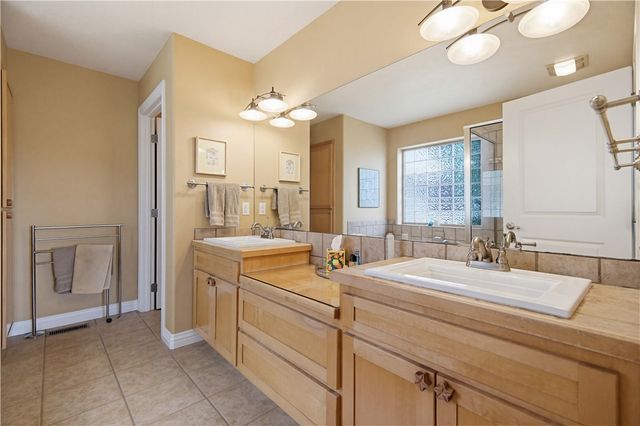 2 Quail-Run Drive, Holiday Island, AR 72631
