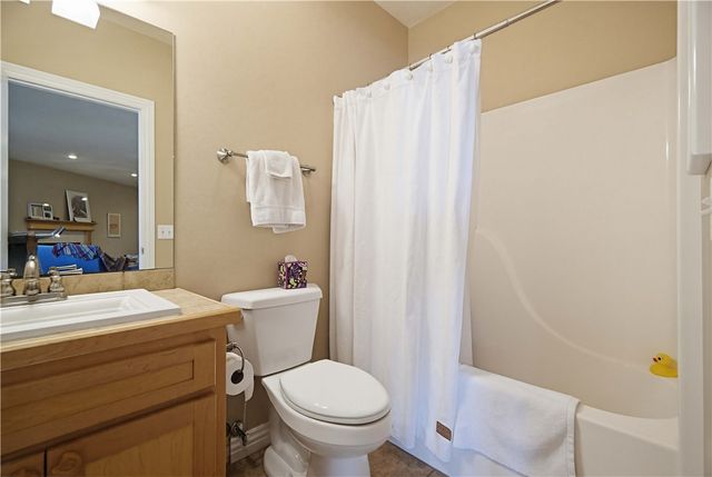 2 Quail-Run Drive, Holiday Island, AR 72631