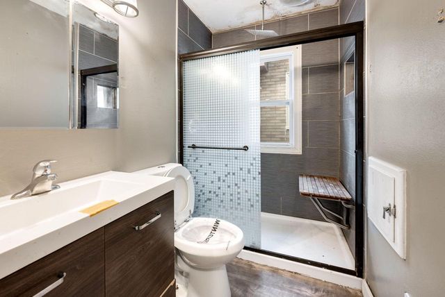 2030 S 77th STREET, West Allis, WI 53219