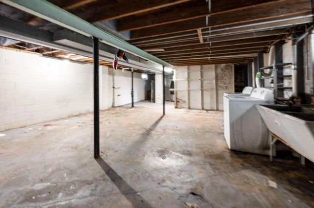 2030 S 77th STREET, West Allis, WI 53219