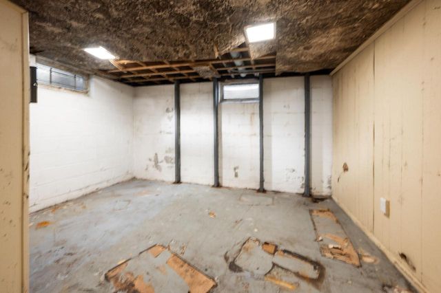 2030 S 77th STREET, West Allis, WI 53219