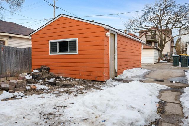 2030 S 77th STREET, West Allis, WI 53219