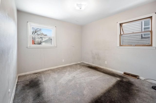 2030 S 77th STREET, West Allis, WI 53219