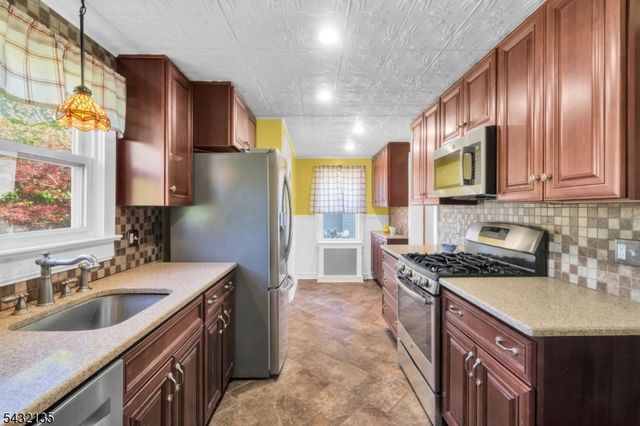 28 Grand Ave, Washington Boro, NJ 07882