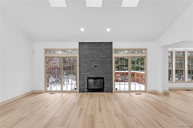 4392 Gateway Circle, West Bloomfield, MI 48322